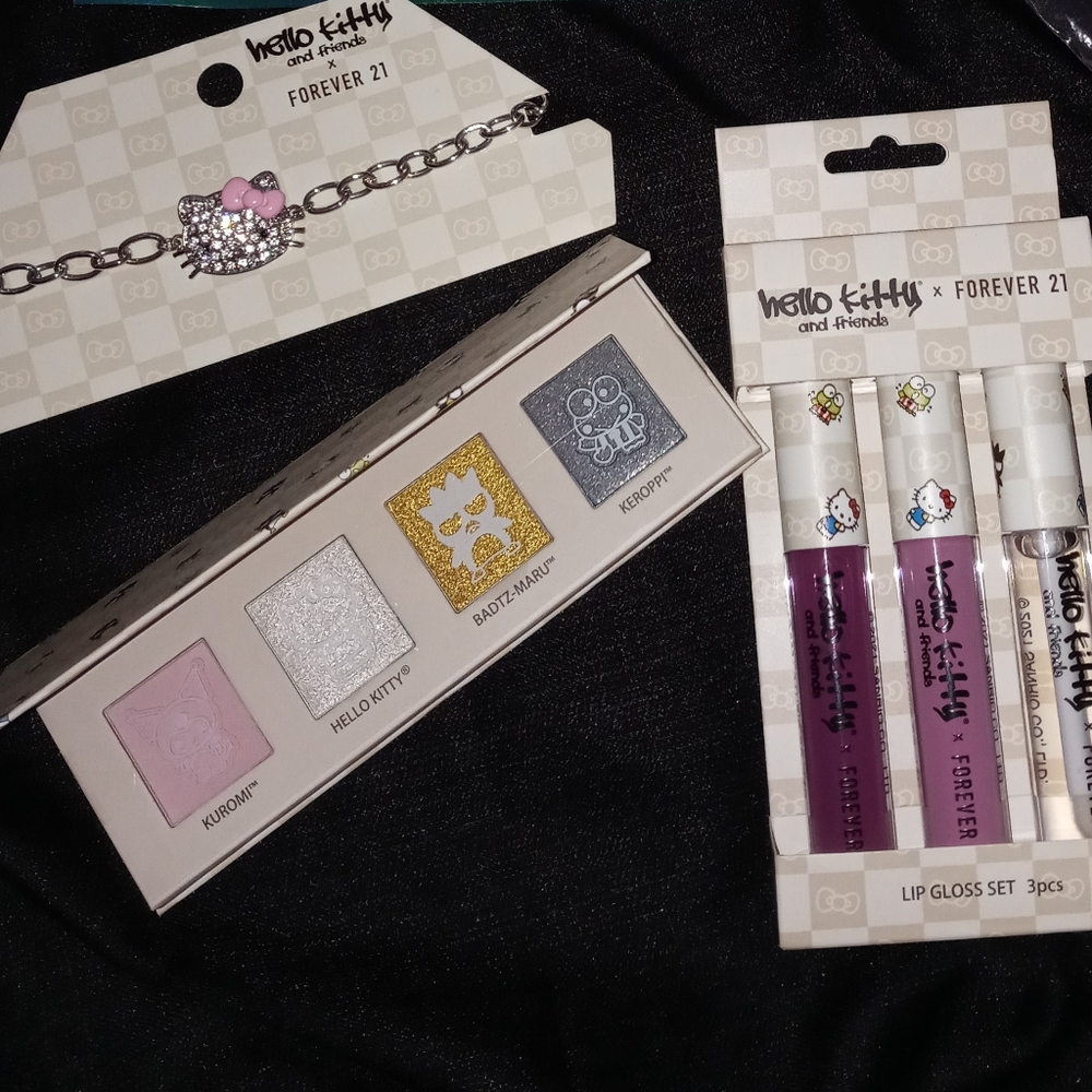 (SOLD) Hello Kitty x Forever 21 Makeup Bundle